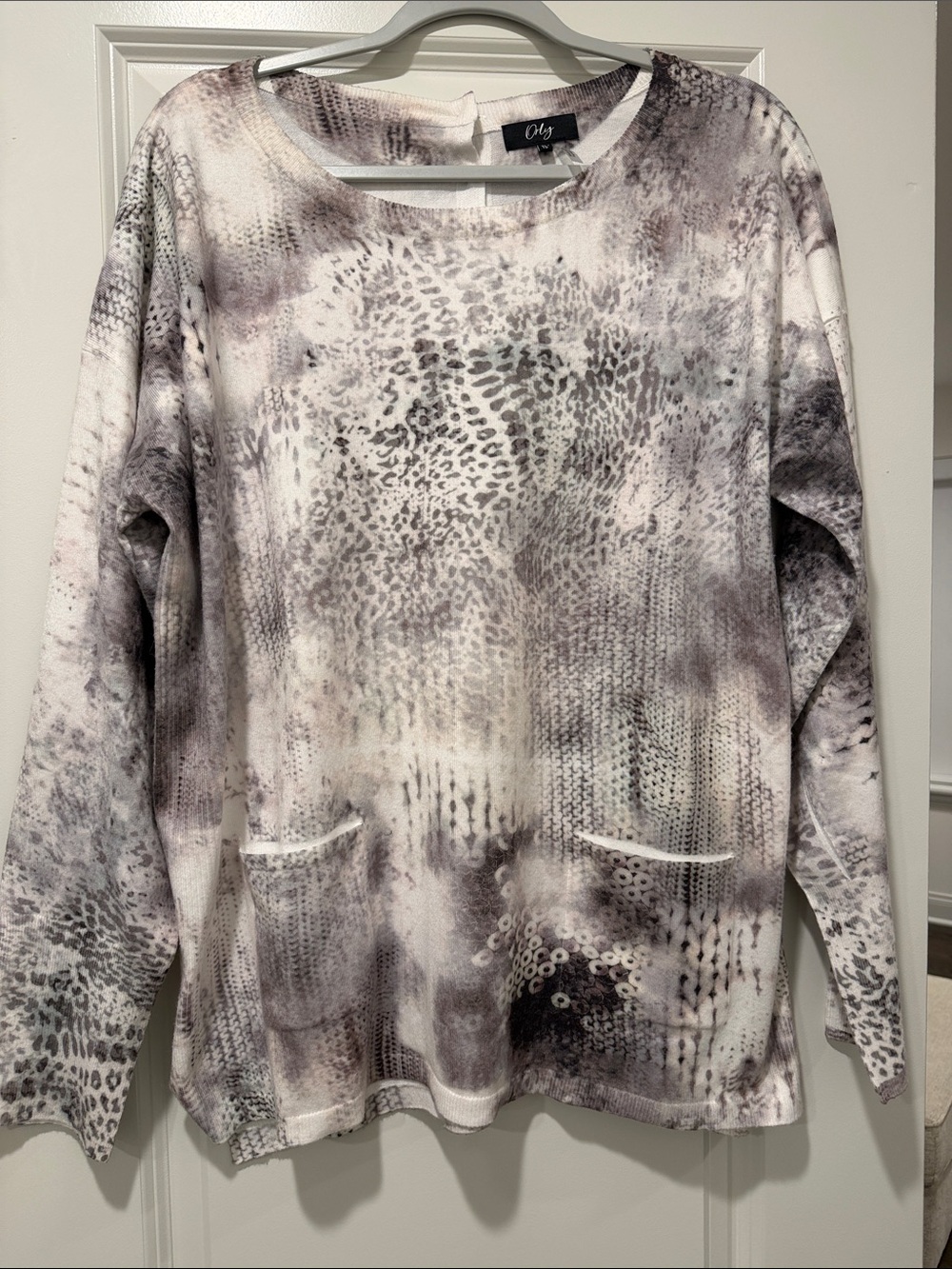 Oly Abstract Animal-Print Scoop Neck Sweater in Grey